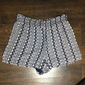 Navy blue and white geometric pattern lined shorts waist 30” sz M summer spring